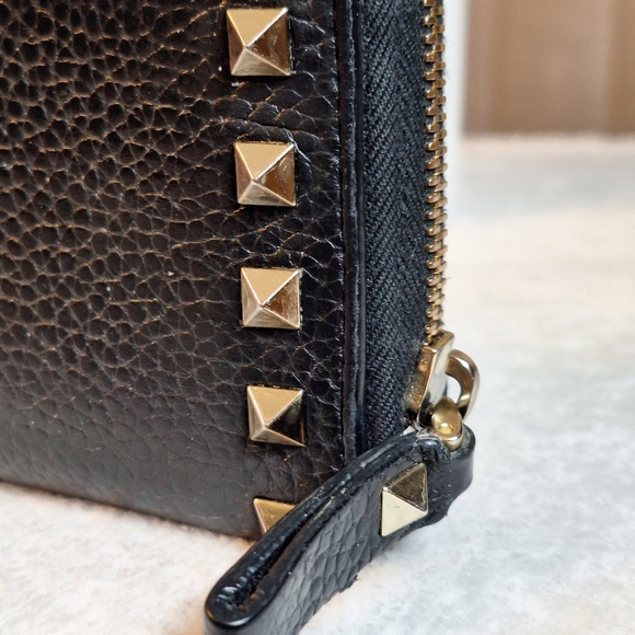 Valentino Rockstud Grainy Calfskin Full Zip Wallet - Picture 10 of 16